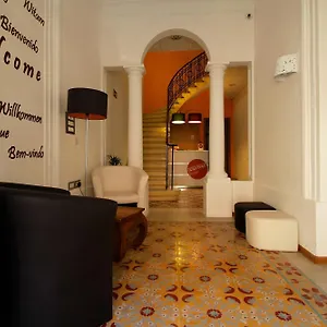 corner-hostel.hotelssaintjulians.com/
